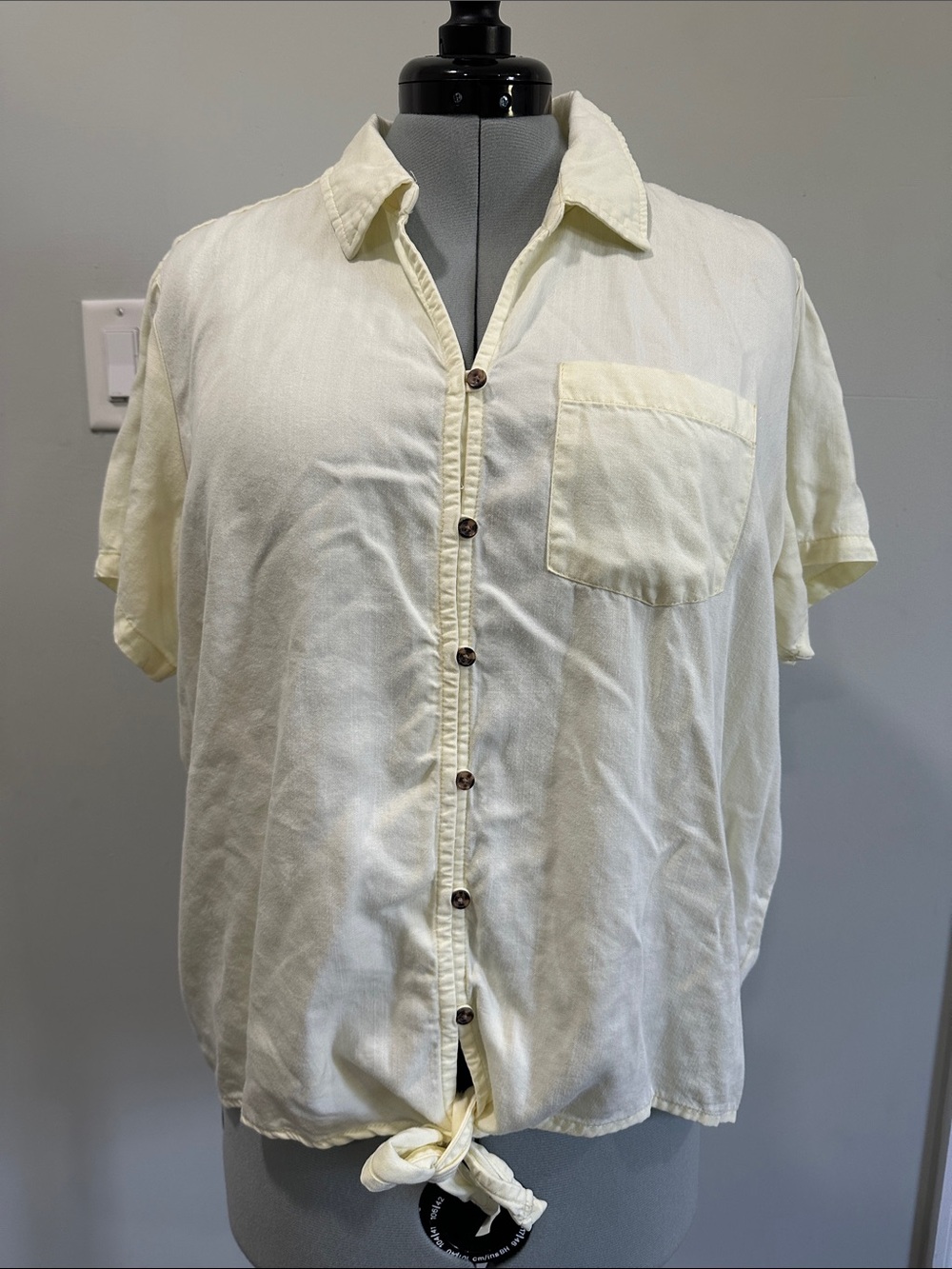 intro. Women's Short-Sleeve Button Front Blouse in Pale Yellow size XL lyocell
